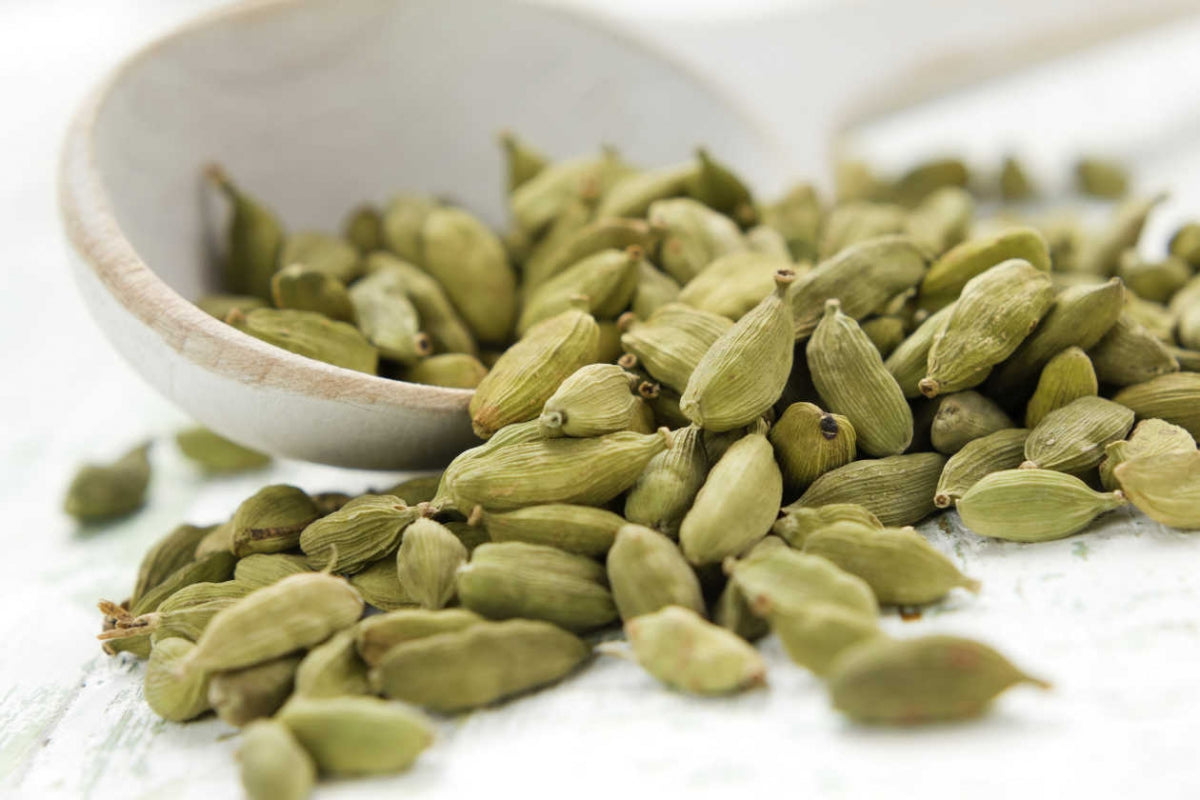 Cardamomo entero a granel
